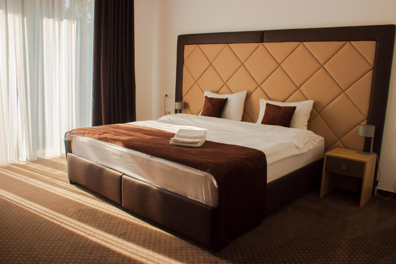 Bernardazzi Grand Hotel คีชีเนา ภายนอก รูปภาพ