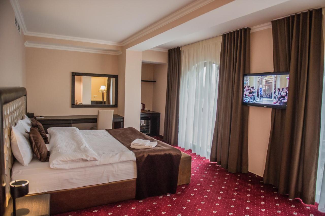 Bernardazzi Grand Hotel คีชีเนา ภายนอก รูปภาพ