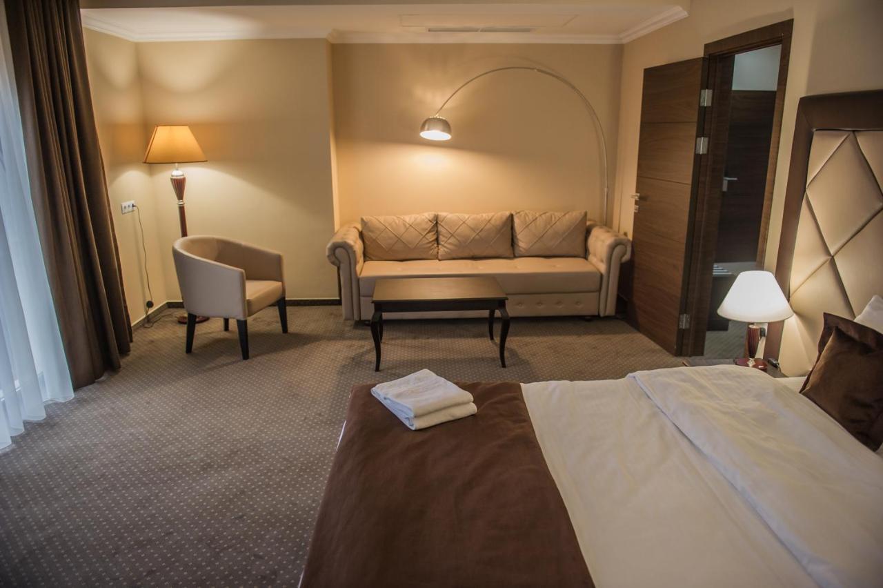 Bernardazzi Grand Hotel คีชีเนา ภายนอก รูปภาพ